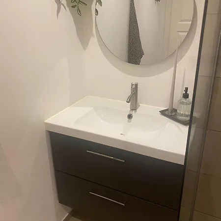 Privat Lejlighed Med 2 Vaerelser, Opholdsrum, Eget Badevaerelse *