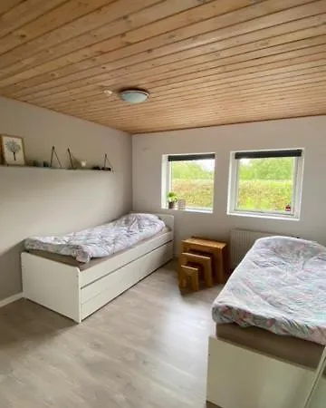 Privat Lejlighed Med 2 Vaerelser, Opholdsrum, Eget Badevaerelse