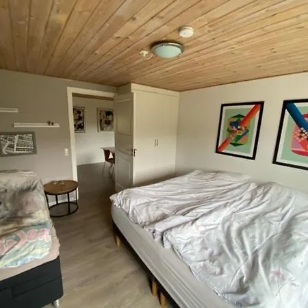 Privat Lejlighed Med 2 Vaerelser, Opholdsrum, Eget Badevaerelse * Give