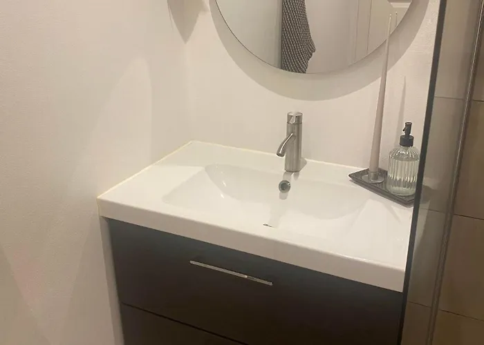 Privat Lejlighed Med 2 Vaerelser, Opholdsrum, Eget Badevaerelse *