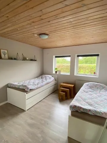 Privat Lejlighed Med 2 Vaerelser, Opholdsrum, Eget Badevaerelse